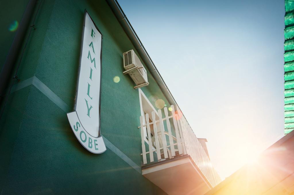 Guest House Family Kanjiza Exterior photo
