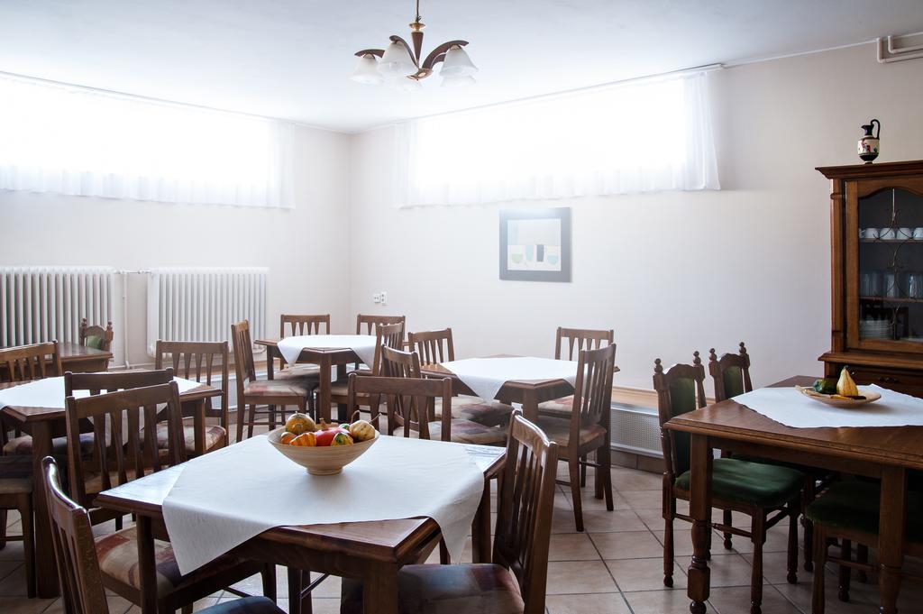Guest House Family Kanjiza Exterior photo